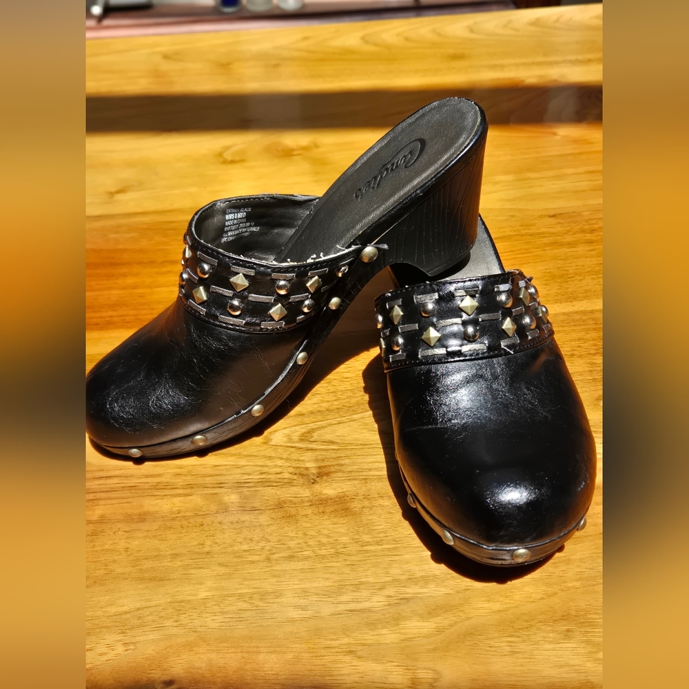 Candies Studded Black Clogs. Womens 8. - Picture 4 of 15